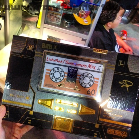 2012 LImited Edition Gold Encore Soundwave toy