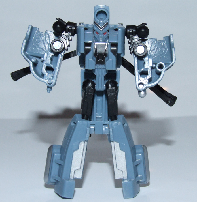 Legends of Cybertron Blackout image gallery and review |  